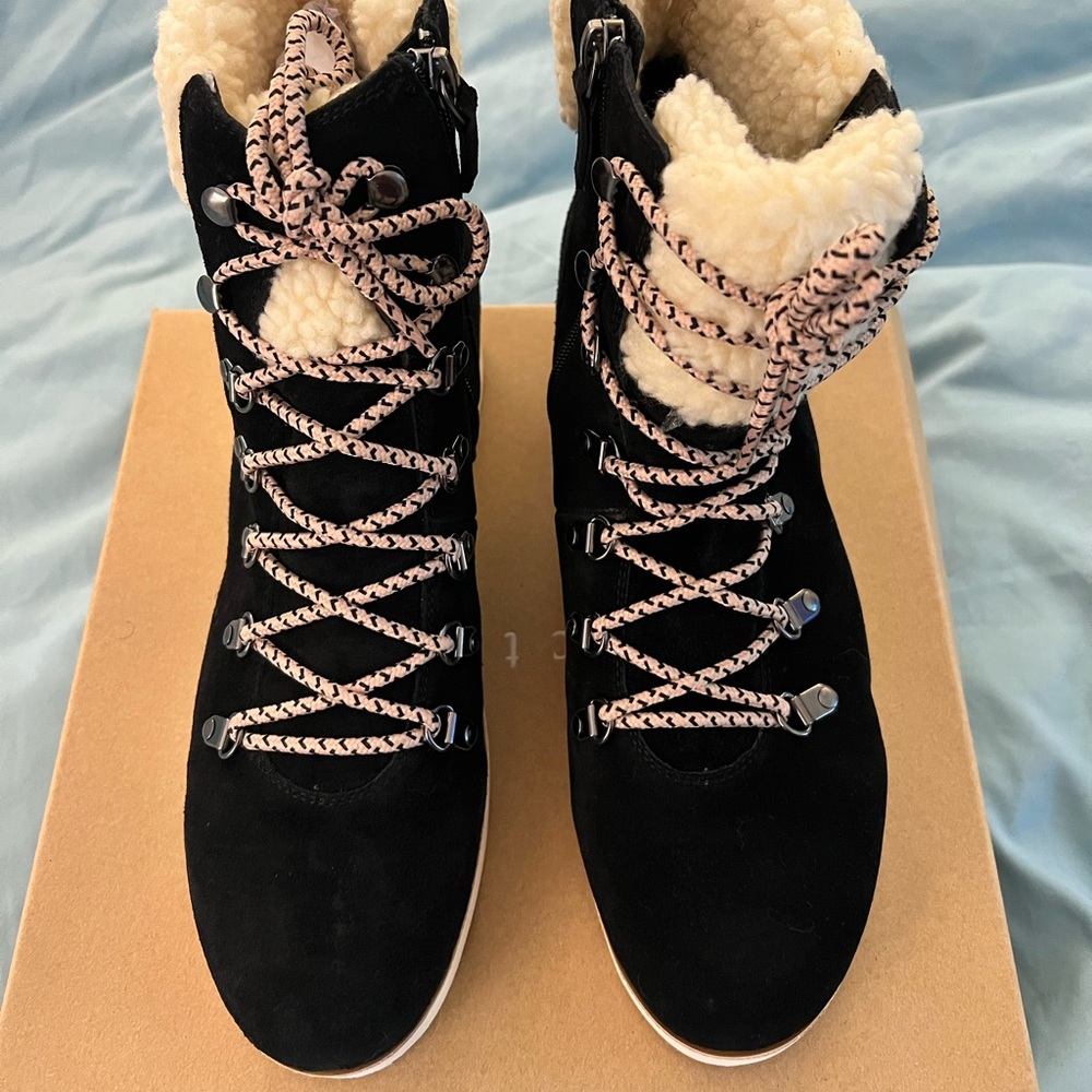 NWT Navy Winter Boot